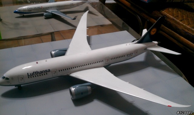Zvezda 1/144 787