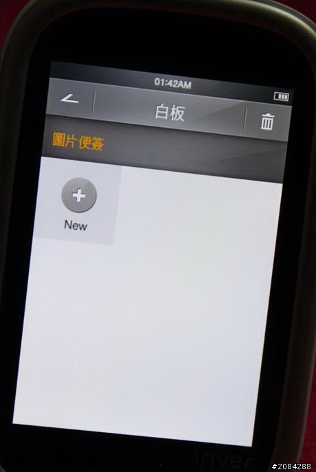[開箱]「輕薄、時尚」iriver B100 MP4 可看PDF的新機
