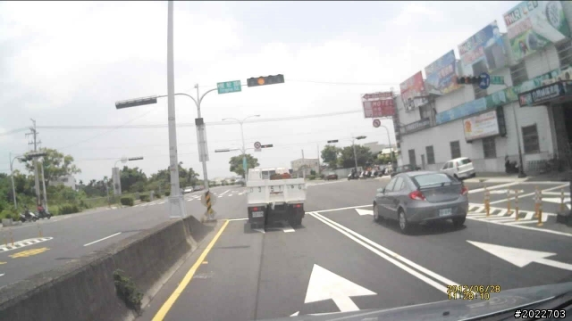 把路讓出來很困難嗎??