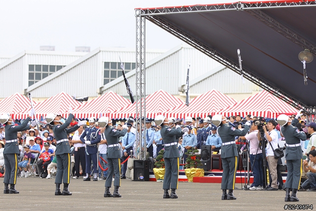 SUV油耗終極挑戰 空軍表演同場加映！