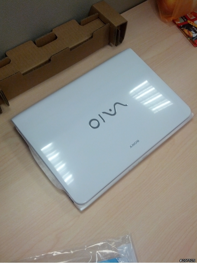 VAIO SVE11116FW/W 雪貝白 小開箱