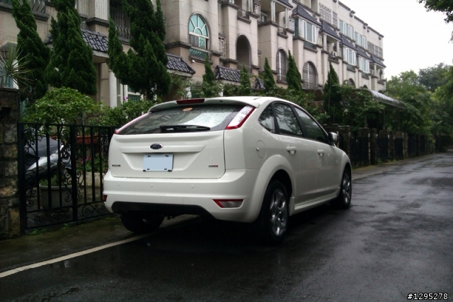 RF-Design 上下平把方向盤+Focus II 白佛遲來的開箱文