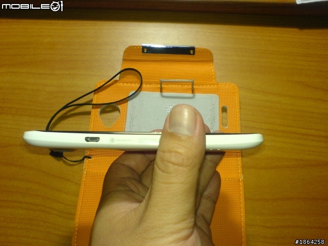 HTC One X 終於輪到我開箱了~