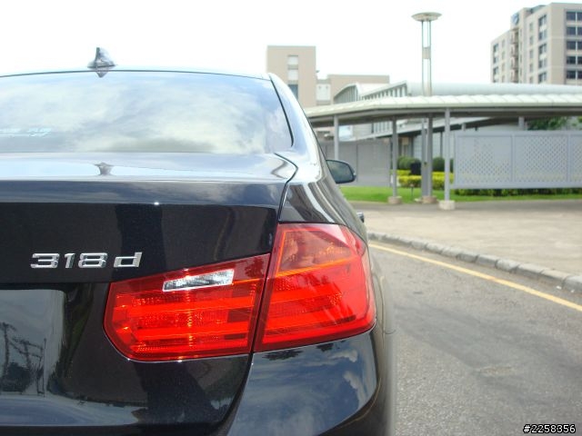 小開箱--F30-318d黑