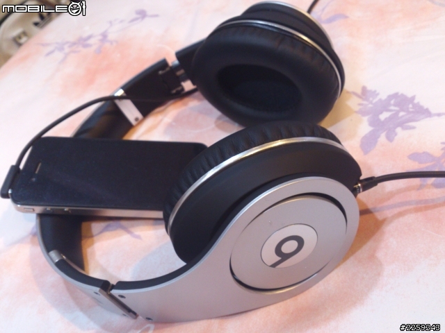 [開箱] Monster Beats Studio by Dr.Dre 質感銀色入手