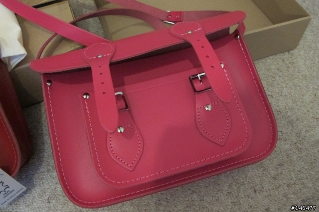 。。開箱分享文。。劍橋包有那麼紅喔？