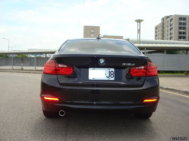 小開箱--F30-318d黑