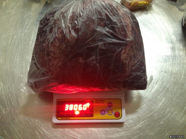 準備明天晚上的大餐，英式烤牛肉