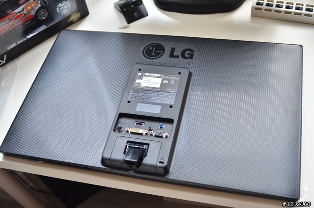 [IPS LED螢幕開箱] 第一次選擇IPS面板的螢幕  汰舊換新 LG IPS 224V