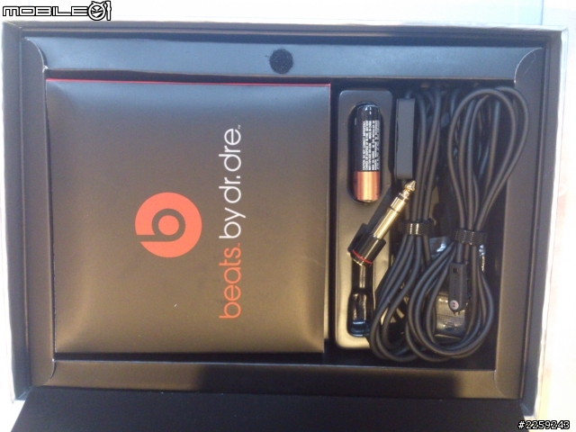 [開箱] Monster Beats Studio by Dr.Dre 質感銀色入手