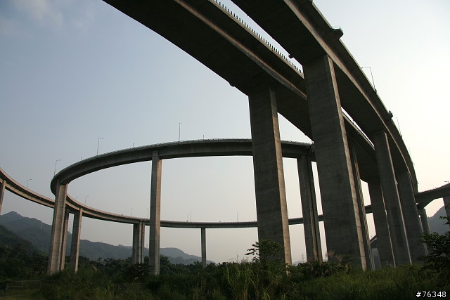 高快速公路最美八景第一名~國姓交流道「橋聳雲天」