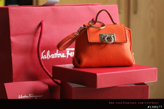 Salvatore Ferragamo 春夏折扣 之 迷你SOFIA零錢包兼購物袋