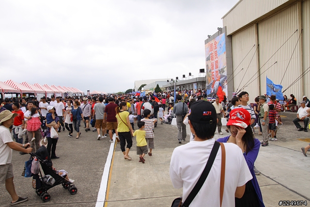 SUV油耗終極挑戰 空軍表演同場加映！