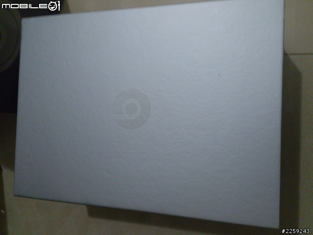 [開箱] Monster Beats Studio by Dr.Dre 質感銀色入手