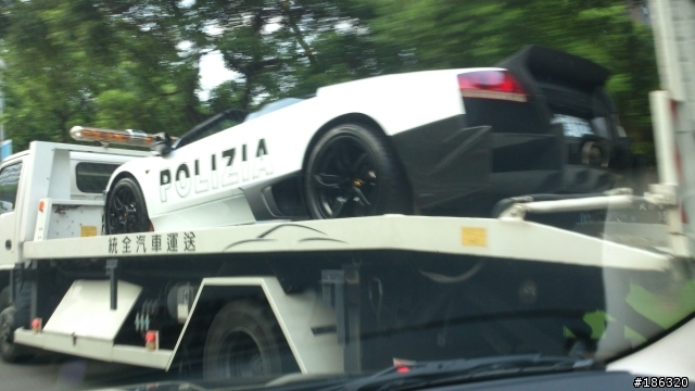 請問這台是警車嗎?