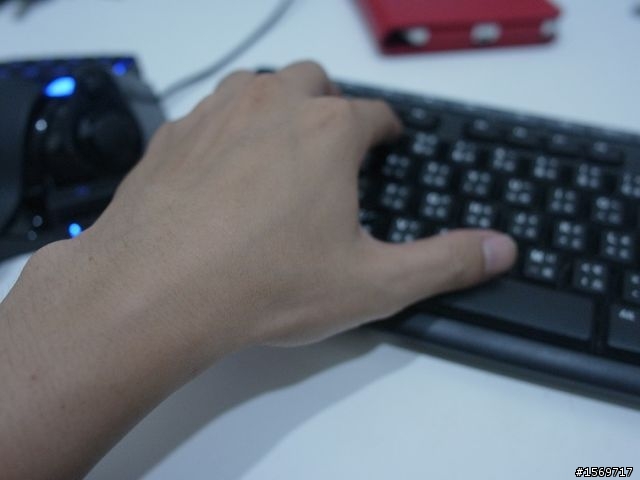 [戰隊]PWNED-媽~我得獎了!!RAZER NAGA HEX+NOSTROMO諾斯魔鍵 試用心得