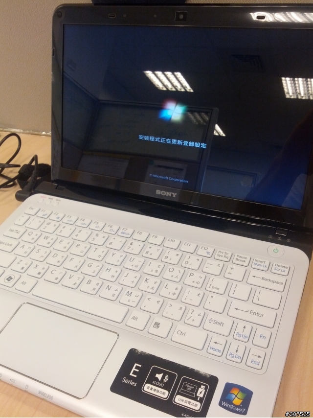 VAIO SVE11116FW/W 雪貝白 小開箱