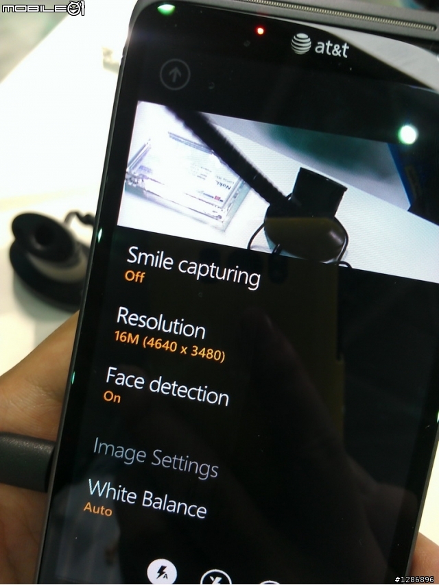 computex 試玩windows phone的手機~~