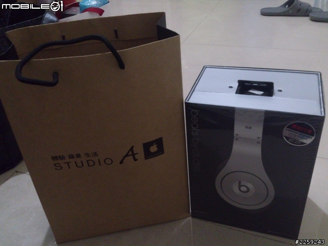 [開箱] Monster Beats Studio by Dr.Dre 質感銀色入手