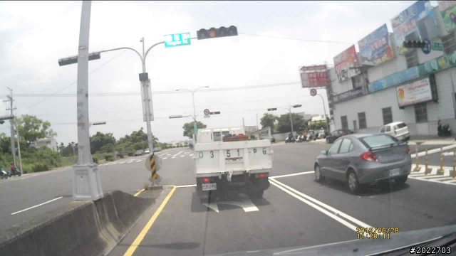 把路讓出來很困難嗎??