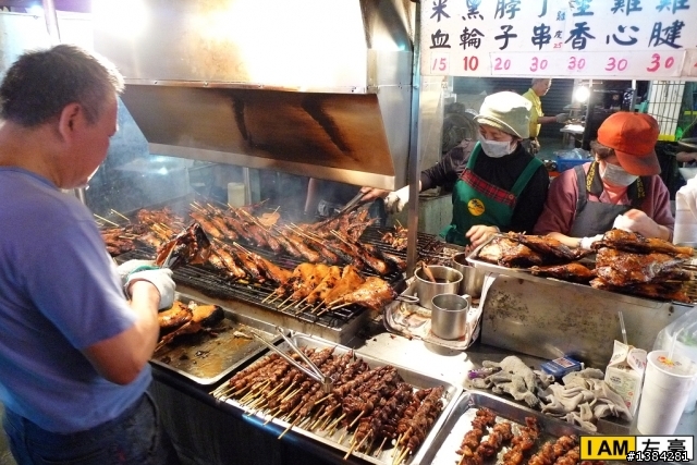[旅遊] 高雄。六合夜市 (誤闖禁地的肥小羊)
