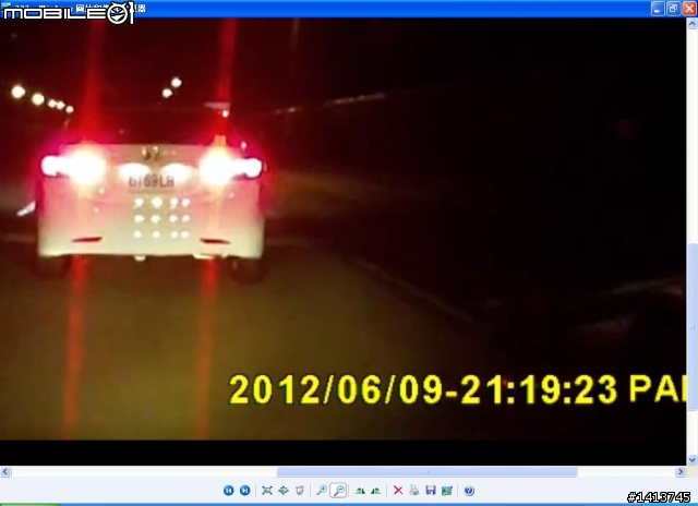 國道晚上遇到亂開後霧燈的車主.....