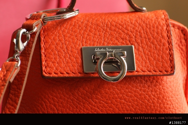 Salvatore Ferragamo 春夏折扣 之 迷你SOFIA零錢包兼購物袋