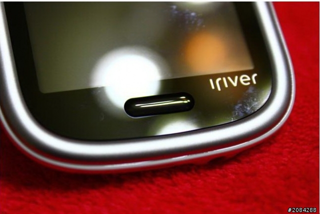 [開箱]「輕薄、時尚」iriver B100 MP4 可看PDF的新機