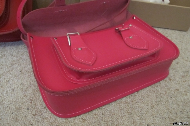 。。開箱分享文。。劍橋包有那麼紅喔？