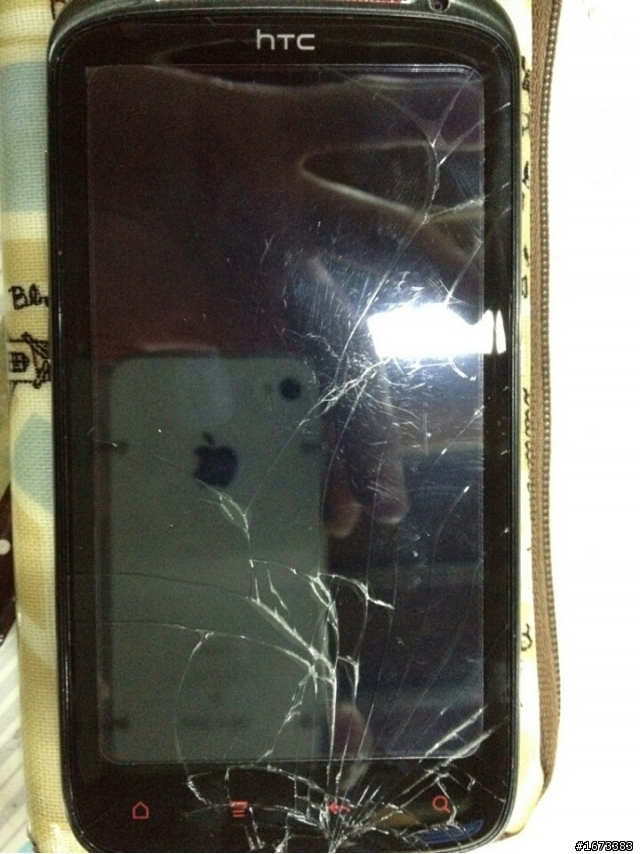 hTC按鍵 螢幕裂了!!!
