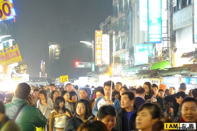 [旅遊] 高雄。六合夜市 (誤闖禁地的肥小羊)