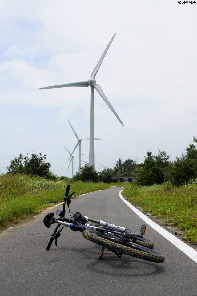 外埔漁港 ~ 好望角 (濱海自行車道、同興老街、公司寮漁港、好望角、off road 、拍火車、舊鐵道、隧道、海角樂園、過港貝殼化石、鄭崇和墓、黑輪伯 + 杏仁露)