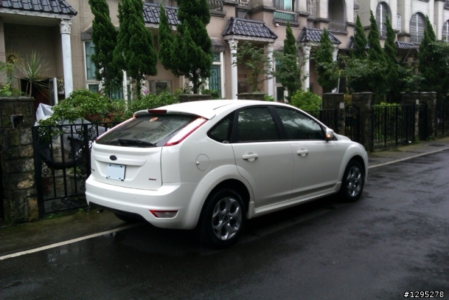 RF-Design 上下平把方向盤+Focus II 白佛遲來的開箱文