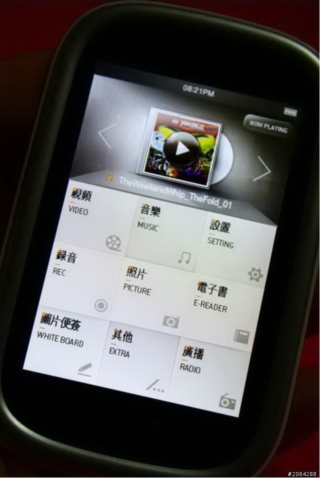 [開箱]「輕薄、時尚」iriver B100 MP4 可看PDF的新機