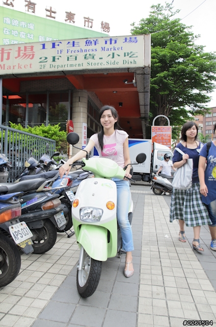 [E-woo趴趴走]小綠陪我和小寶貝逛士東市場~