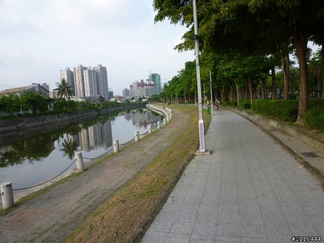 大白LG趴趴走(高雄愛河之心篇)