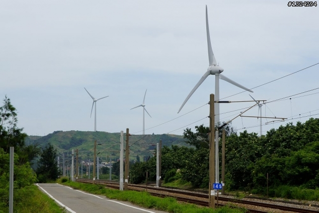 外埔漁港 ~ 好望角 (濱海自行車道、同興老街、公司寮漁港、好望角、off road 、拍火車、舊鐵道、隧道、海角樂園、過港貝殼化石、鄭崇和墓、黑輪伯 + 杏仁露)