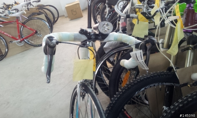 有人可幫我鑑定一下這一台bianchi公路車嗎？