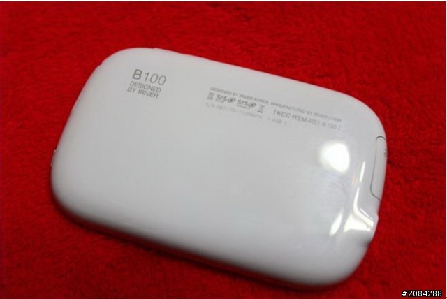 [開箱]「輕薄、時尚」iriver B100 MP4 可看PDF的新機