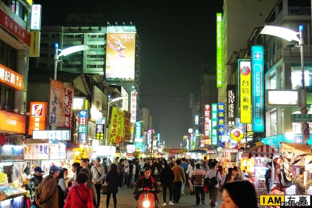 [旅遊] 高雄。六合夜市 (誤闖禁地的肥小羊)