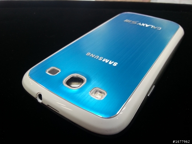 [分享] Galaxy S3 金屬髮絲紋背蓋 (電池蓋)