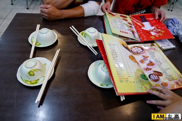 [食記] 鳳山。陳圓餡餅粥 (酸菜白肉鍋~)