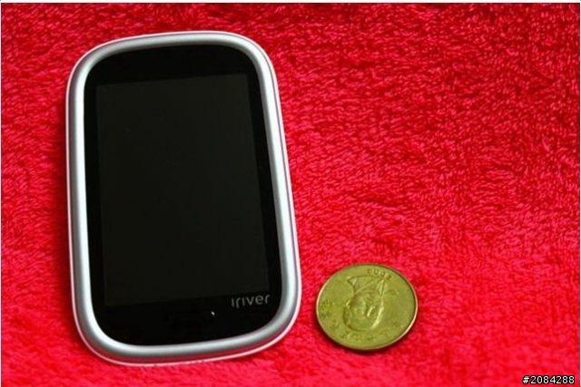 [開箱]「輕薄、時尚」iriver B100 MP4 可看PDF的新機