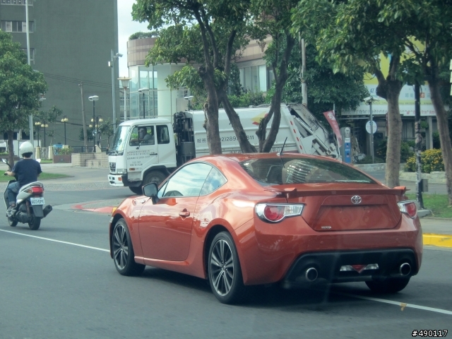[分享] 見Toyota 86於承德路七段