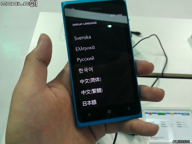 computex 試玩windows phone的手機~~
