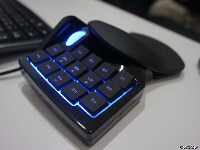 [戰隊]PWNED-媽~我得獎了!!RAZER NAGA HEX+NOSTROMO諾斯魔鍵 試用心得