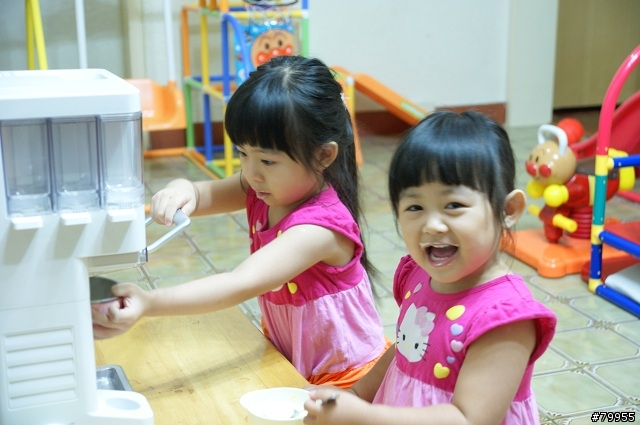 (開箱文)美國Cuisinart ice-45 冰霜淇淋機...給小公主們夏天的新玩具....好吃又好玩