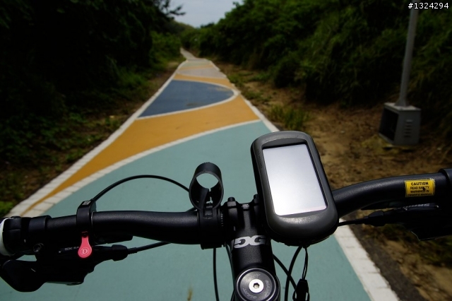 外埔漁港 ~ 好望角 (濱海自行車道、同興老街、公司寮漁港、好望角、off road 、拍火車、舊鐵道、隧道、海角樂園、過港貝殼化石、鄭崇和墓、黑輪伯 + 杏仁露)