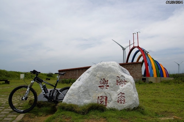 外埔漁港 ~ 好望角 (濱海自行車道、同興老街、公司寮漁港、好望角、off road 、拍火車、舊鐵道、隧道、海角樂園、過港貝殼化石、鄭崇和墓、黑輪伯 + 杏仁露)