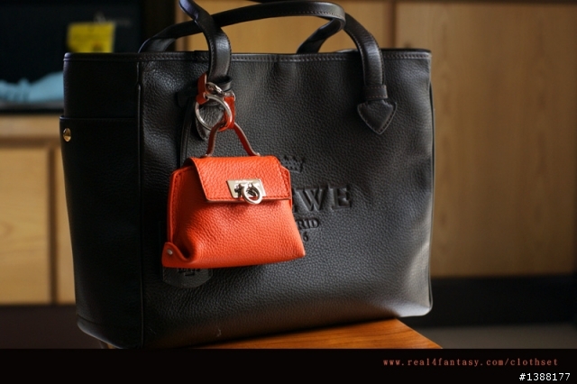 Salvatore Ferragamo 春夏折扣 之 迷你SOFIA零錢包兼購物袋